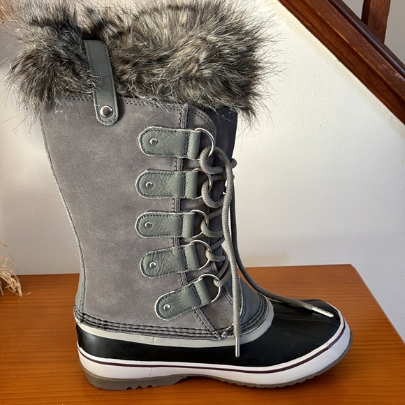 NEVER WORN! Women’s Sorel winter boots - Picture 2 of 4